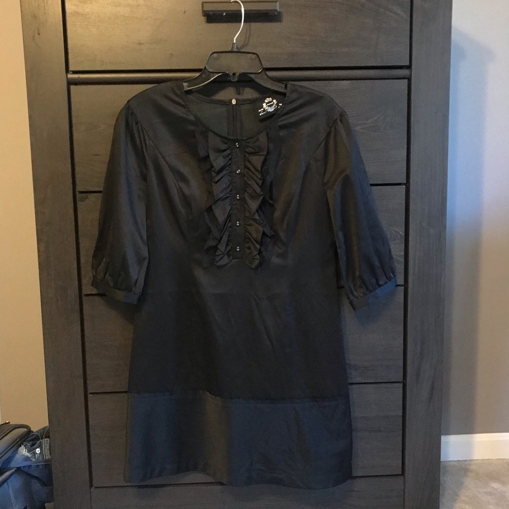 Very cute short black dress